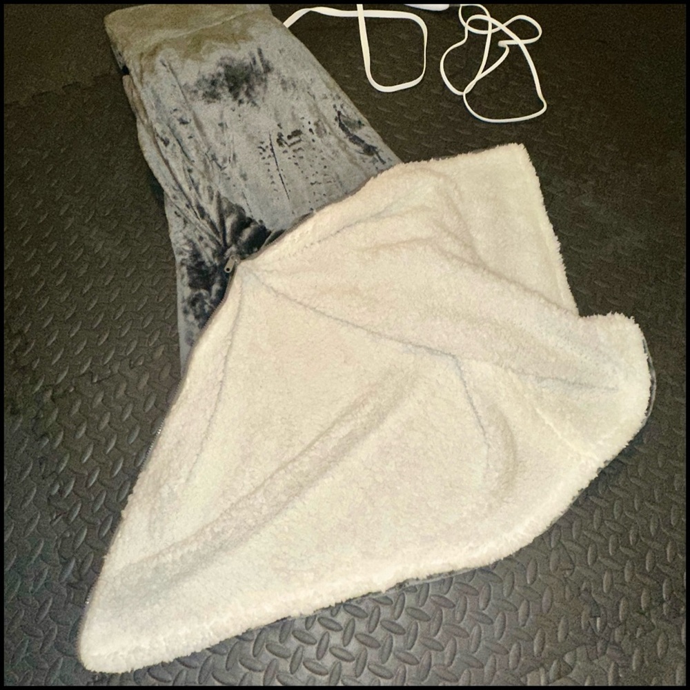 🔥♨️Sharper Image Gray Massaging Heating Wrap with Sherpa Lining - Picture 12 of 16